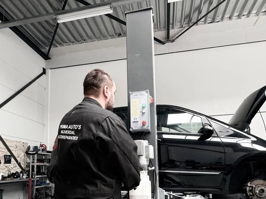 Het Prima Auto's team aan het werk in Nijverdal