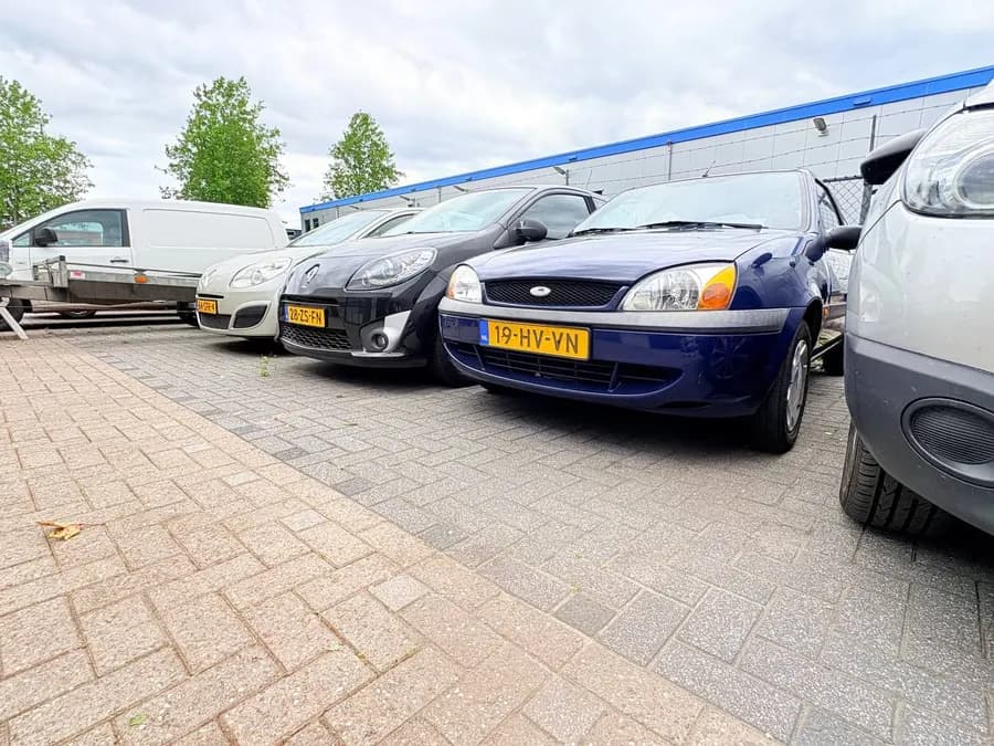 Occasions op het buitenterrein van Prima Auto's in Nijverdal